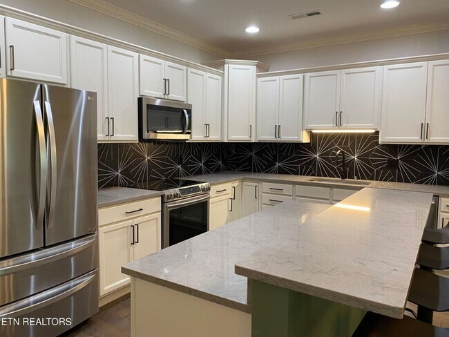 Foto del edificio - Single Level Home with 2 bedrooms + Separate Office or Den!