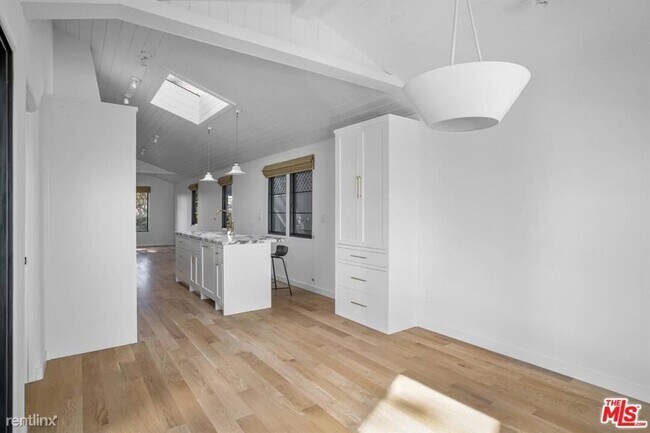 Building Photo - 2 br, 2.5 bath House - 8989 Lloyd Pl
