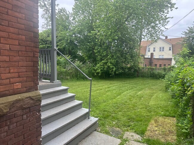 Foto del edificio - 108 New Britain Ave
