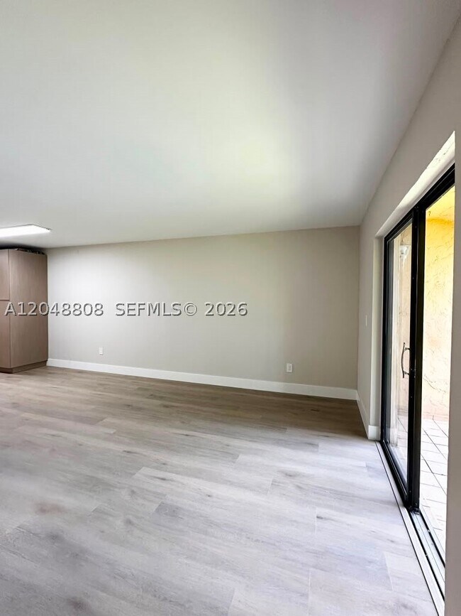 Foto del edificio - 2540 W 67th Pl