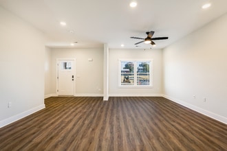 Building Photo - 17 barnyard Cir