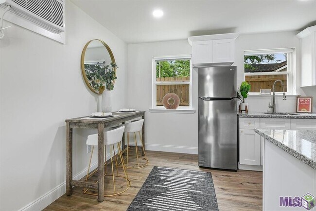 Foto del edificio - 212 Centerville St NE