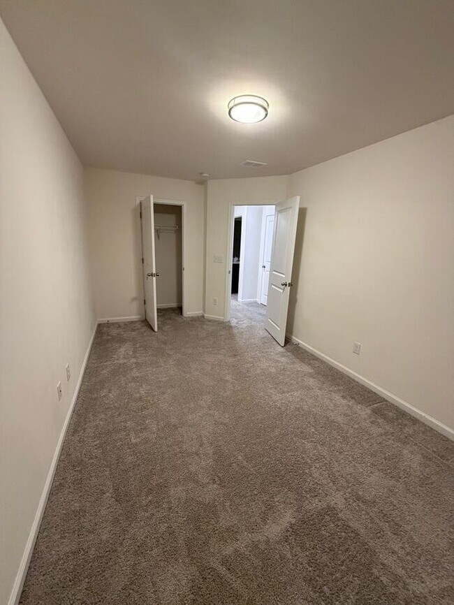 Foto del edificio - Beautiful 3 Bed / 2.5 Bath Townhome in Foxbank Plantation