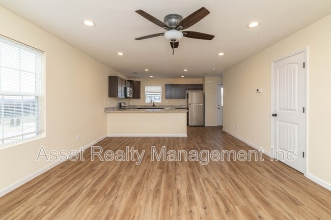 Building Photo - 923 Warrior Hill Dr