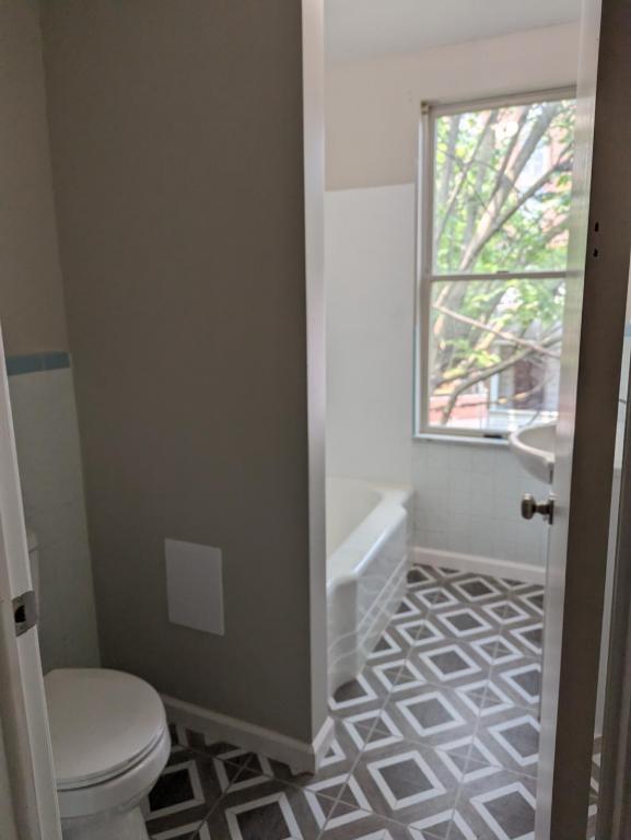 Building Photo - 116 Custer