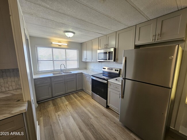 Building Photo - 1113 W Corinthian Cir