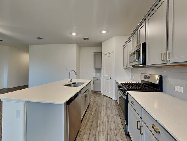 Foto del edificio - 7209 Dandelion Rd