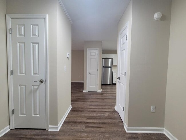 Building Photo - 956 Beverly Dr