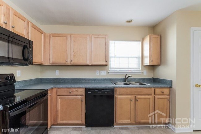 Building Photo - 7022 Fox Point Dr