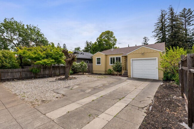 Building Photo - 2 bed 1 bath St Helena Home available to r...