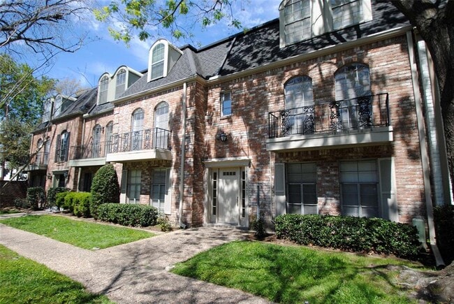 Building Photo - 431 N Post Oak Ln