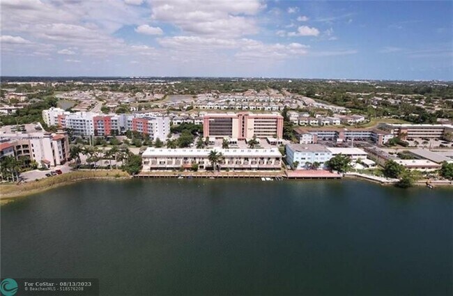 Building Photo - 1101 Crystal Lake Dr