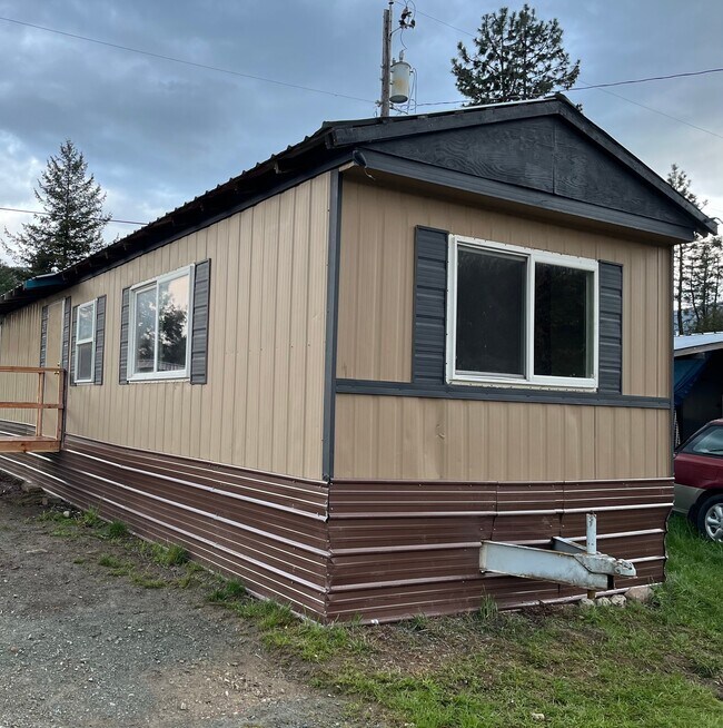 Building Photo - 1130 MT-135