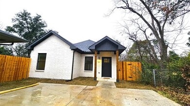 Building Photo - 1700 Kendolph Dr
