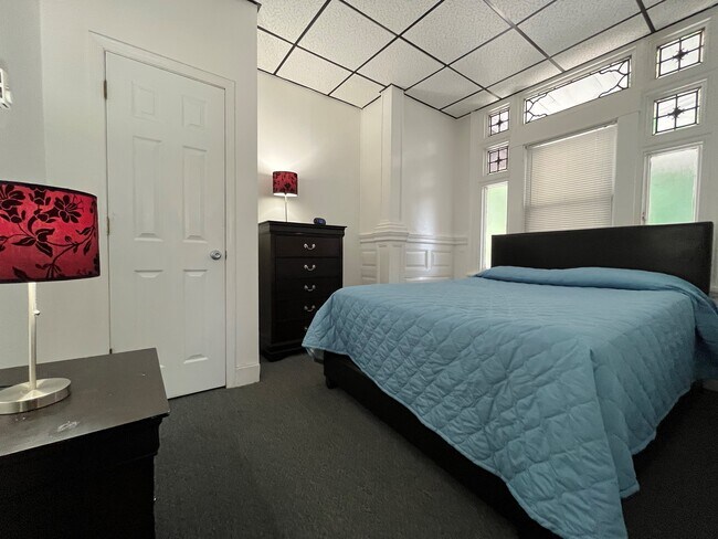 Unidad 1, Dormitorio 1 - 79 Montvale Ave