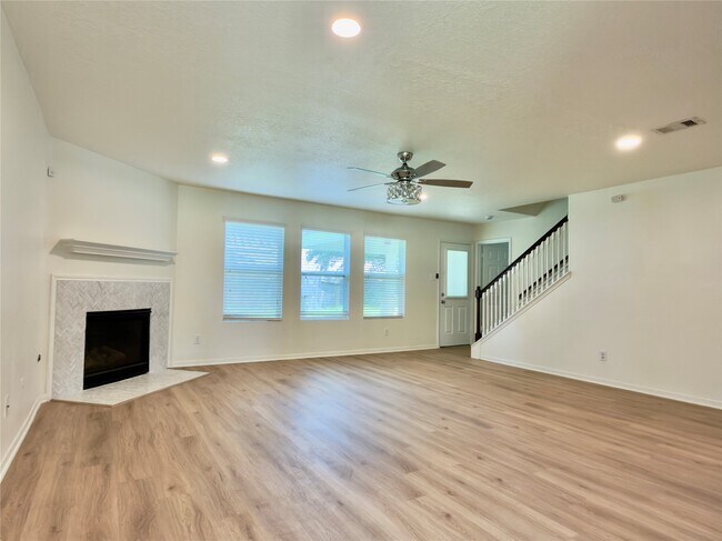 Foto del edificio - 4935 Fair Oak Dale Ln
