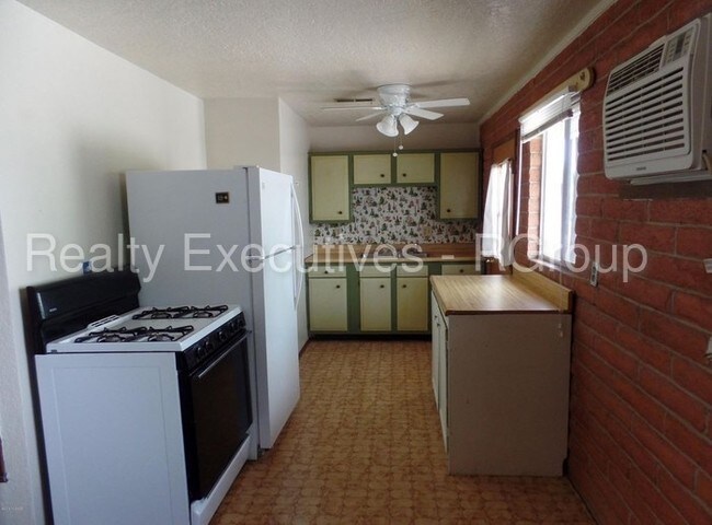 Building Photo - 1116 E Fremont St