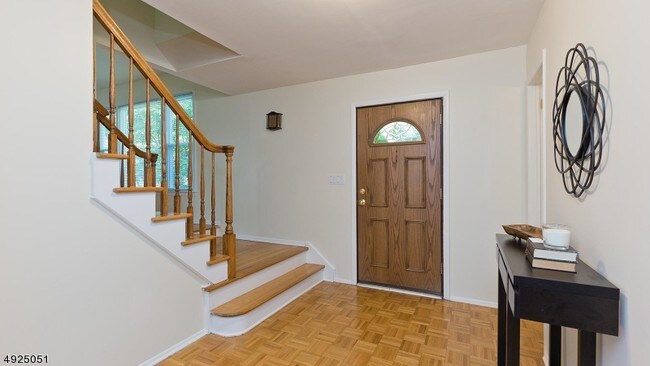 Foto del edificio - 55 Woodcrest Dr
