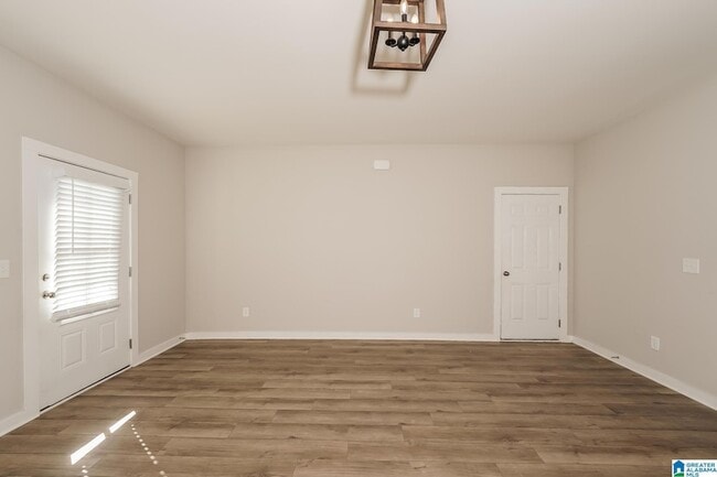 Building Photo - 142 Kings Wy