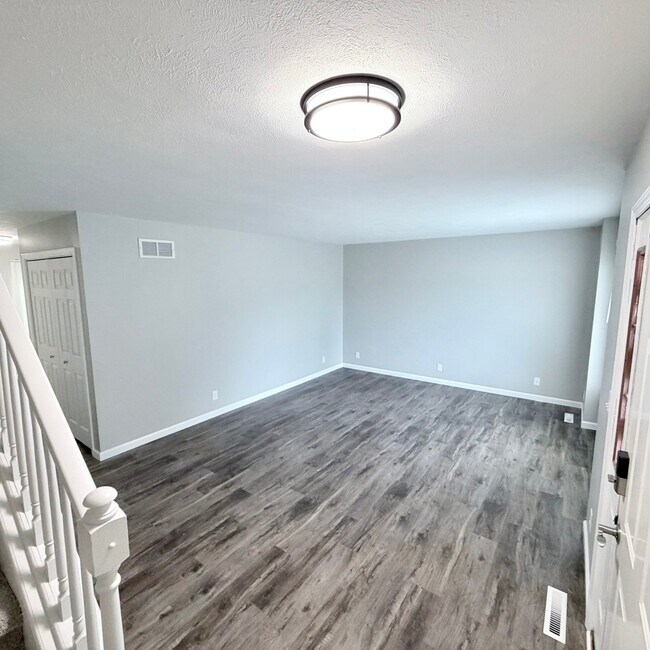 Foto del edificio - 924 Merrill Ct S