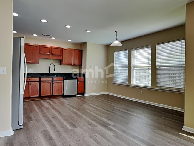 Building Photo - 516 Windsong Dr