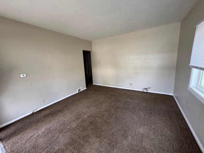 Building Photo - 1020 18th Ave