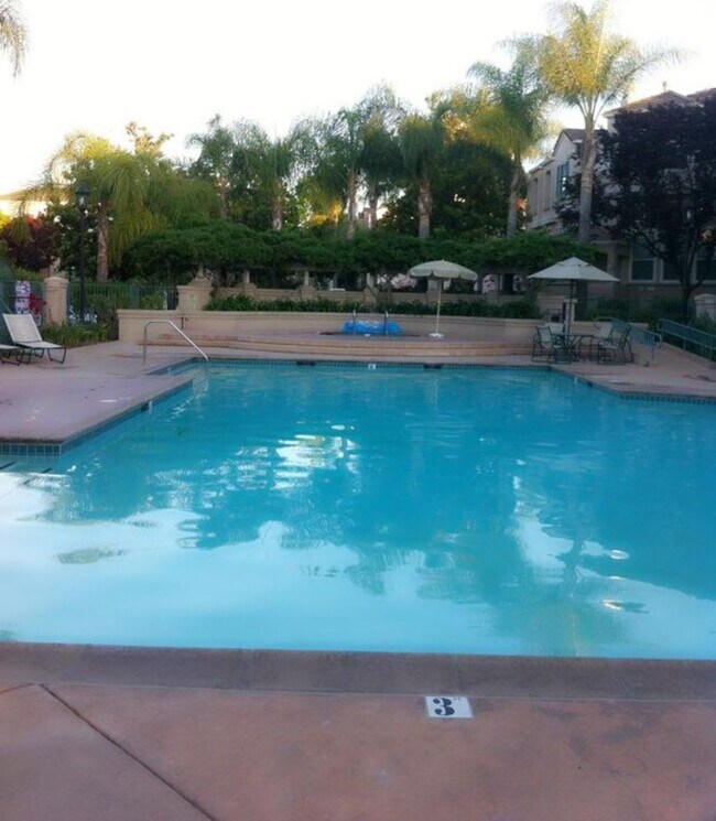 Foto del edificio - 342 Montecito Way