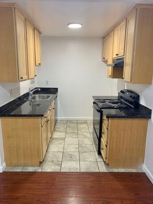 Foto del edificio - Nice 2 Bedroom 1 Bathroom Condo in Fairfield - AVAILABLE NOW!!