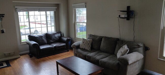 Foto del edificio - 2106 Wyndhurst Rd