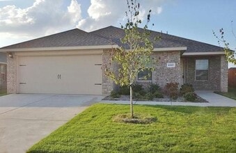 Building Photo - 1217 River Oak Ln