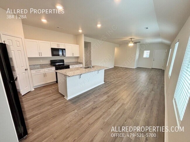 Building Photo - Move in special $300.00 off 1st month's re...