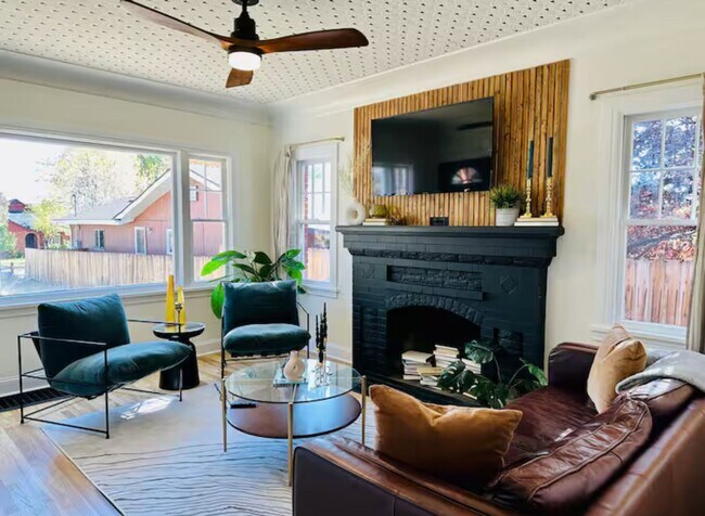 Foto del edificio - Midtown Gorgeous Home on Large Lot