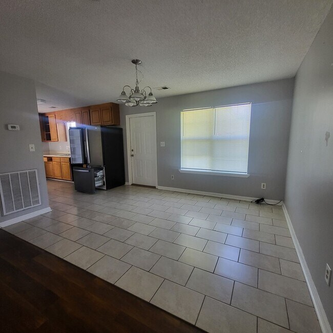 Foto del edificio - 635 Ed Beckham Rd