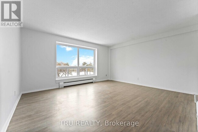 Building Photo - 898 Elmsmere Rd