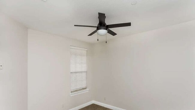 Building Photo - 4217 Riverview Dr