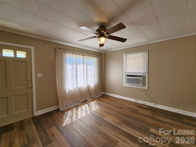 Foto del edificio - 1421 Midlake Ave