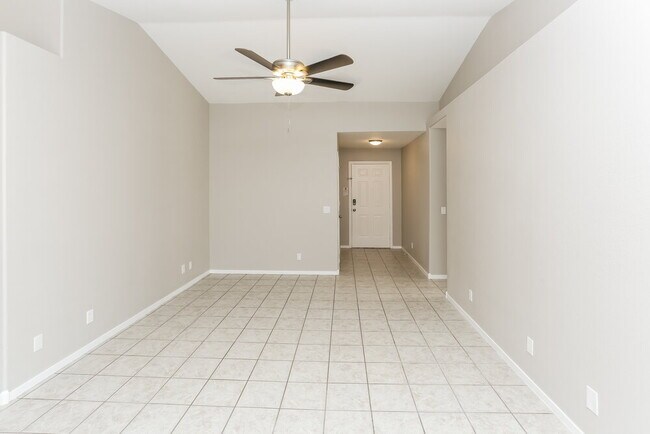 Foto del edificio - 6221 Tupac Ln
