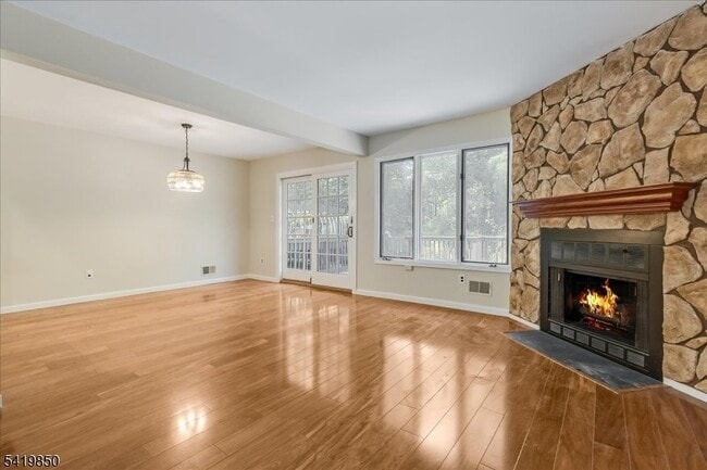 Foto del edificio - 83 Patriots Rd