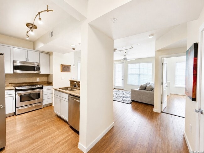 Building Photo - 7342 Oak Manor Dr