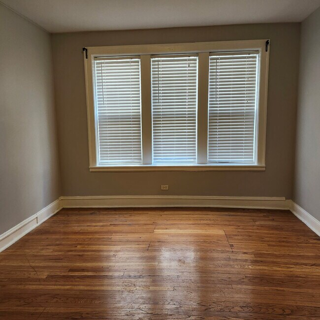 Foto del edificio - 3015 W Armitage Ave
