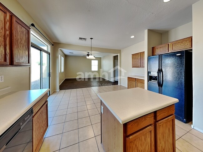 Foto del edificio - 7006 W Irwin Ave