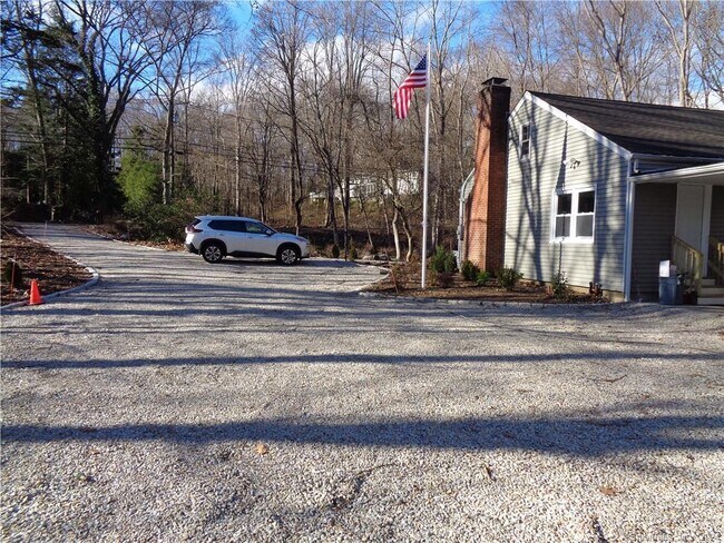 Building Photo - 401 Woodbine Rd