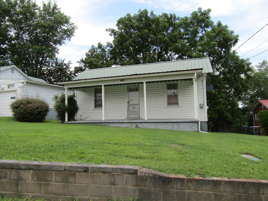 Primary Photo - 615 E Barton Ridge Rd