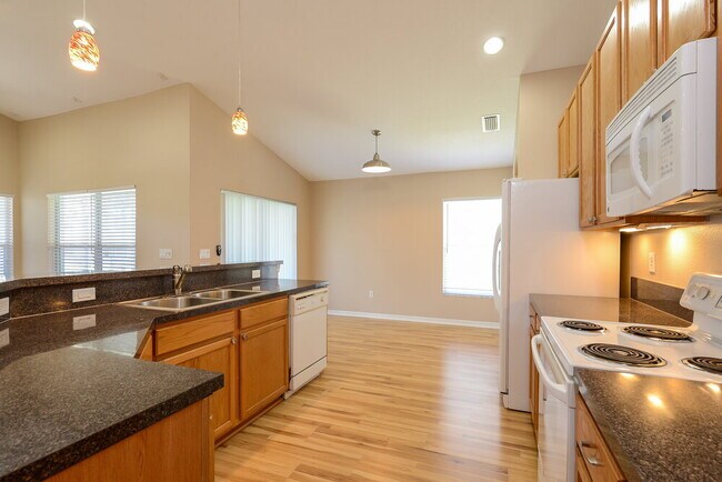 Building Photo - 22852 Hawk Hill Loop