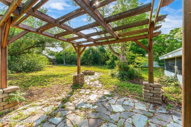 Building Photo - 2645 Driftwood Dr