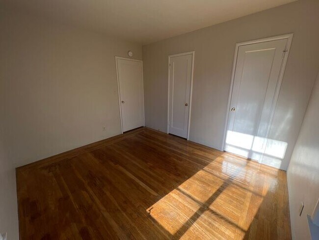 Building Photo - A Must See! Spacious 2-Bedroom Apartment w...