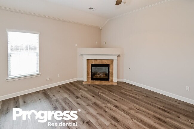 Building Photo - 2700 Pinnacle Dr