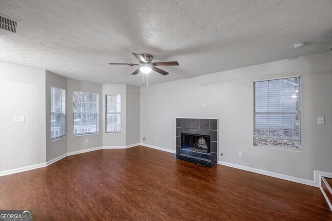 Foto del edificio - 614 Waynes Ct SE