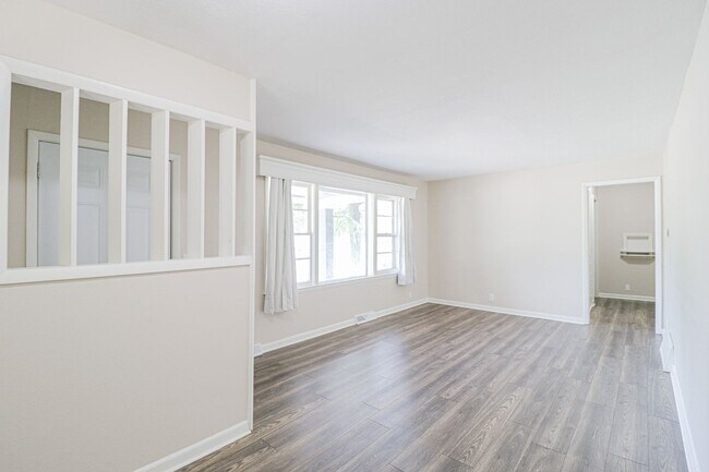 Building Photo - 3009 S Glenn Ave