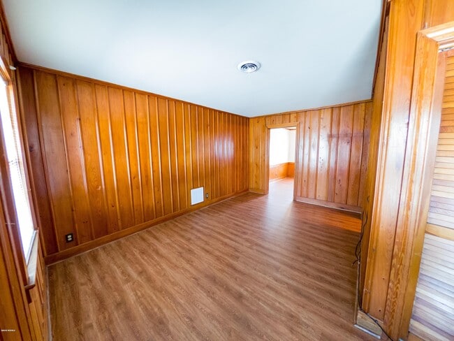 Building Photo - 4741 Hathaway St